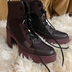 Sorel Women's Lace Up Booties